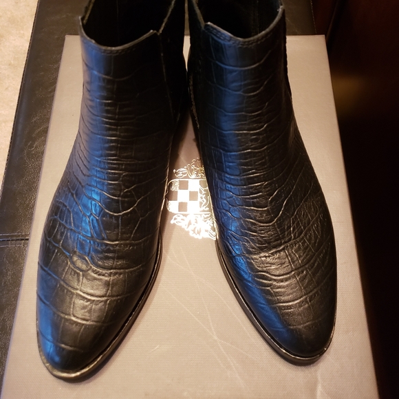 Vince Camuto Haventa Croco Print Chelsea Booties - Picture 4 of 6